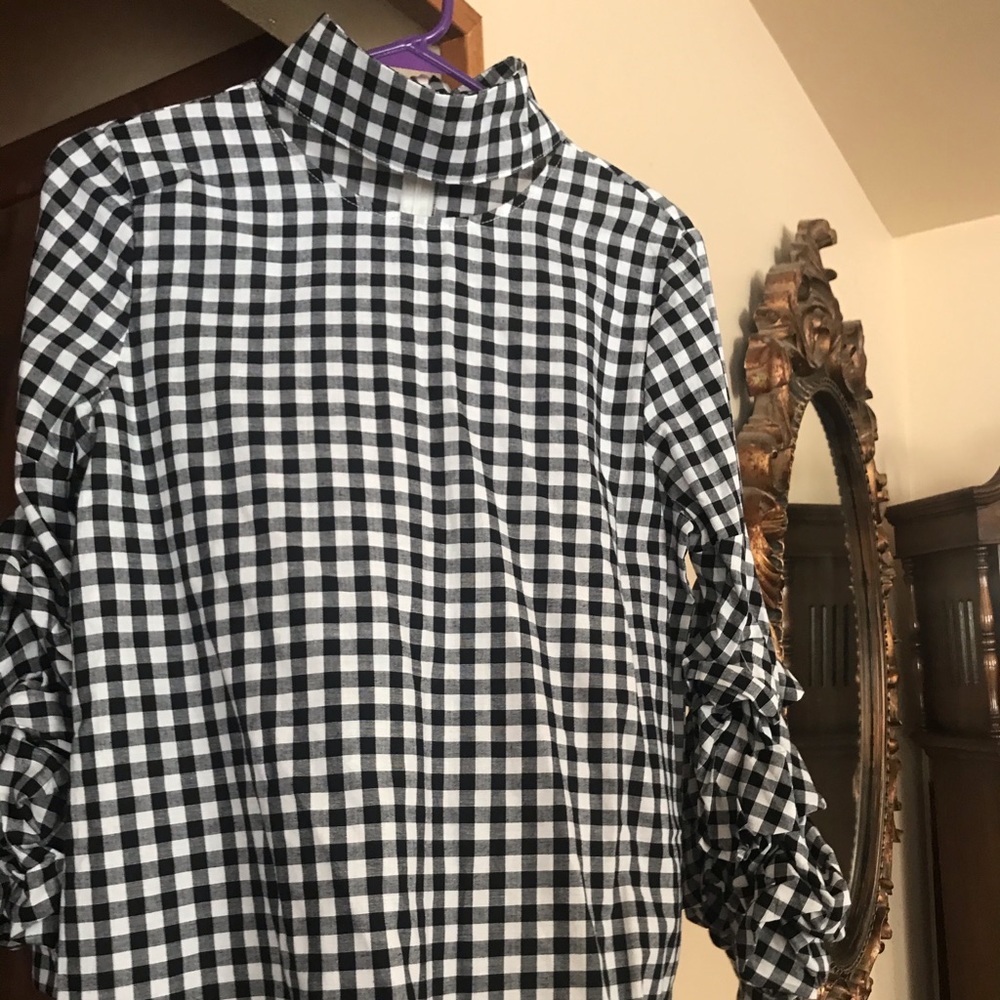 New with tags Black/White checkered Cotton top.